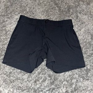 Under Armour Golf Shorts SIZE 2 Black